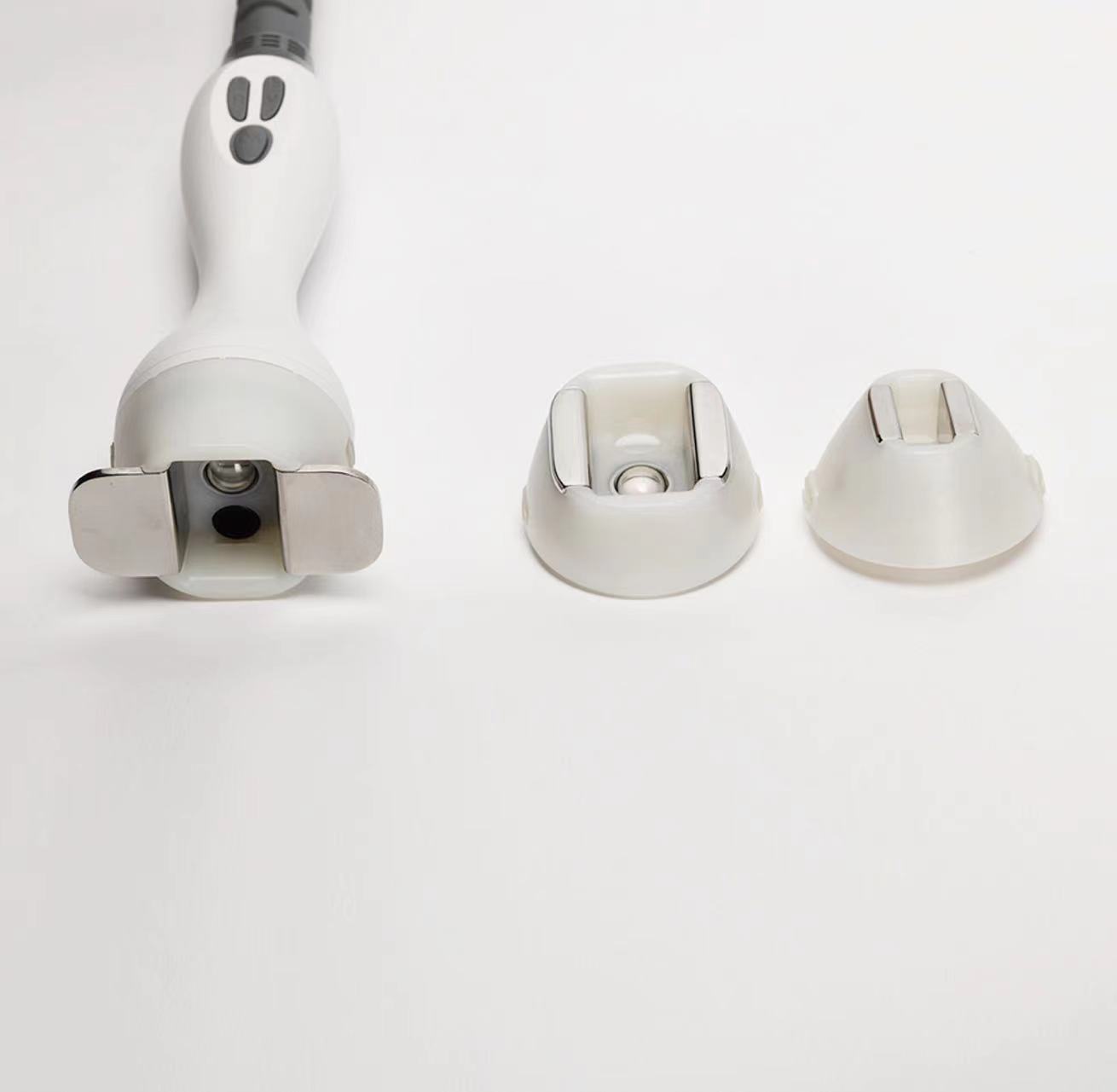 La cryolipolyse, souvent appelée « congélation des graisses », est une procédure cosmétique non invasive qui vise à réduire les dépôts de graisse localisés dans le corps.