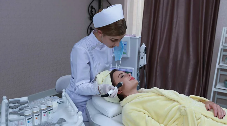 What Is Aqua Facial? The Deep Cleansing and Hydrating Treatment Explained